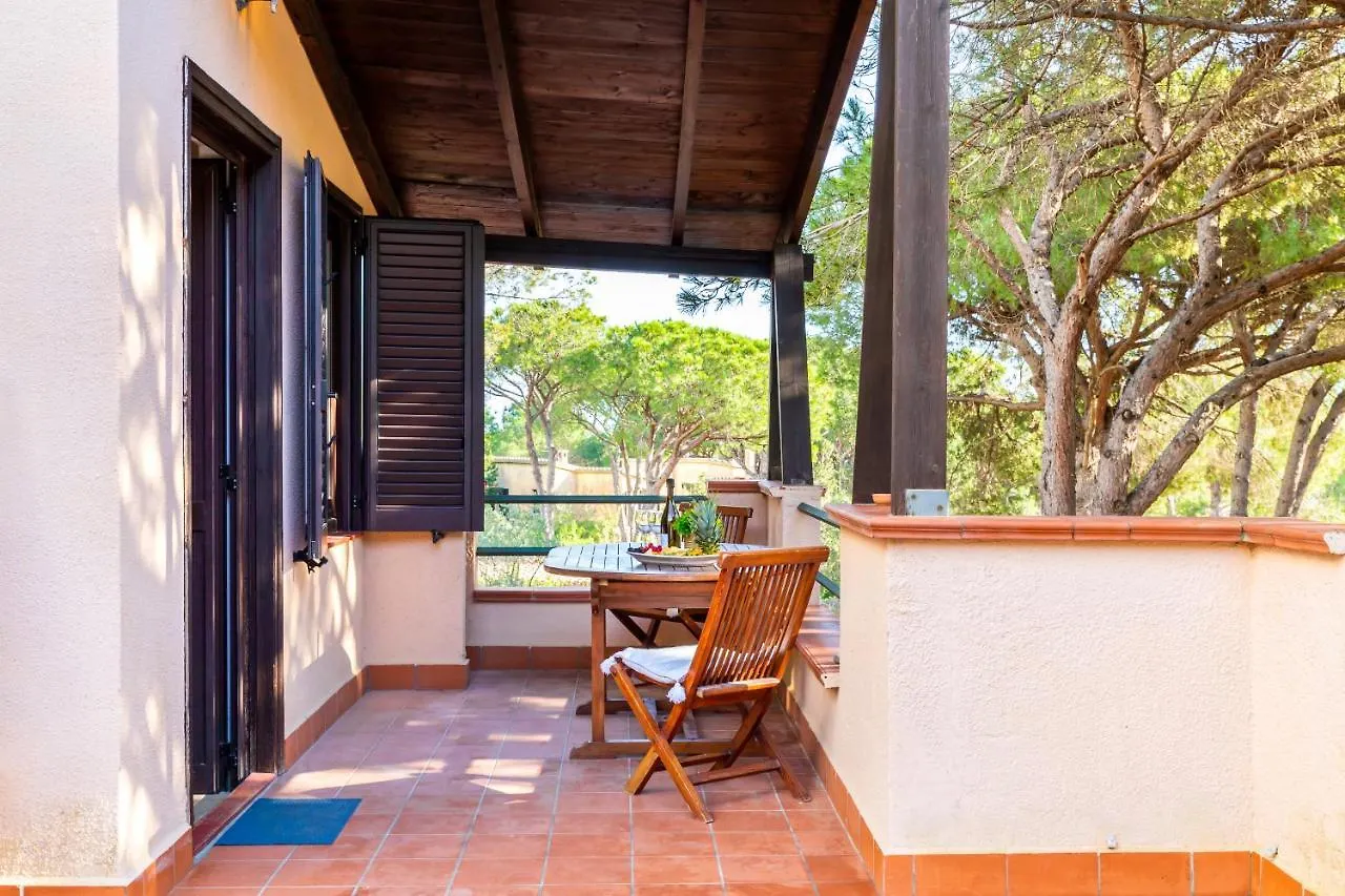 Bilocale Pinewood Apartment Santa Margherita di Pula Italy